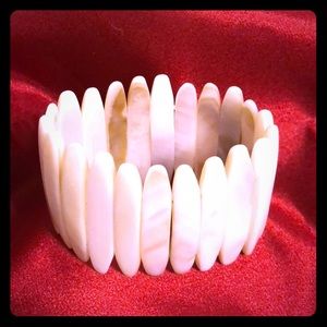 Off white Shell Stretch Bracelet